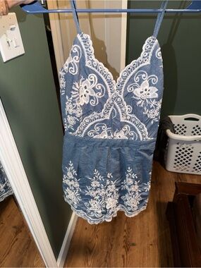 Blue Embroidered Girls' One-Piece Dress with White Floral Lace